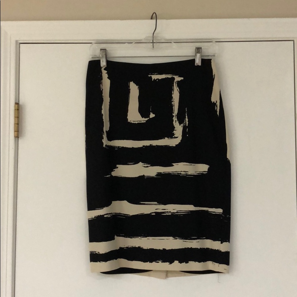 Size 4 Nicole Miller Black and Beige Silk Skirt